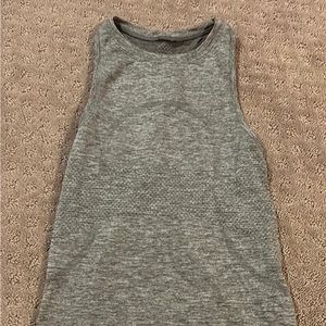 Lululemon swiftly tech 2.0 tank Race Length size0- gray color. VERY gently used.